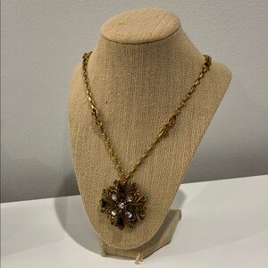 Elegant Gold Pendant Necklace